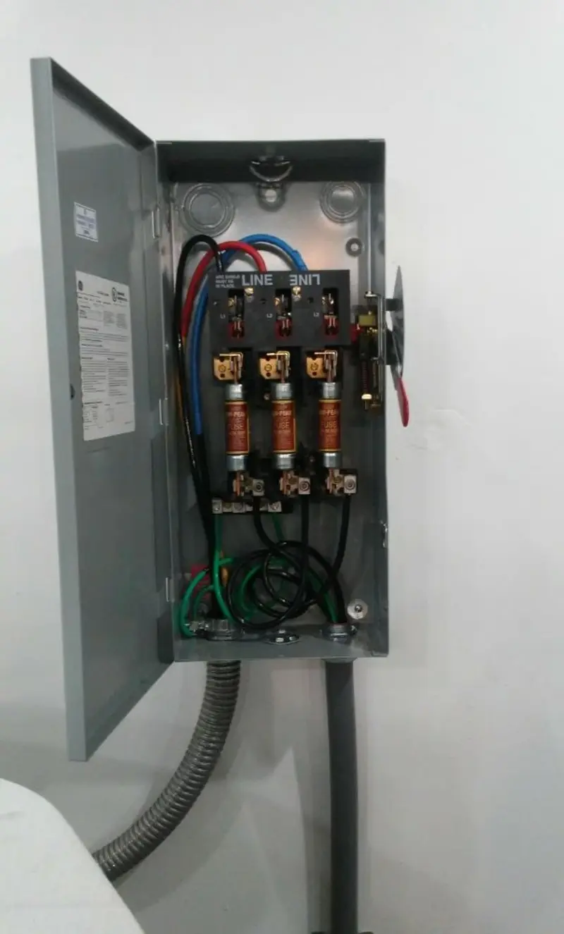 Three-phase disconnect switch installed for Smoke Detector Installation in Pittsburg